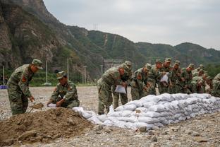 巴萨身价变化：4人上涨，10人下降，佩德里、德容等6人跌1000万欧